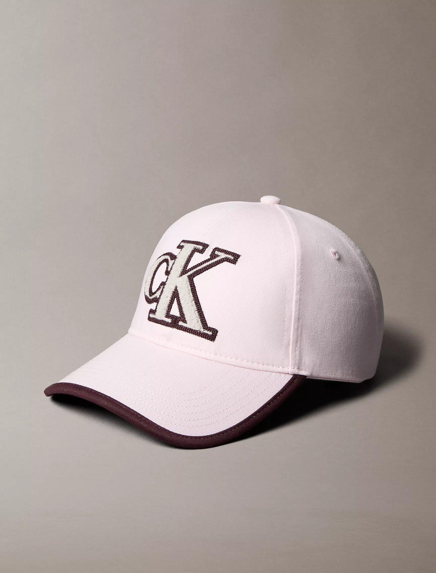 Gorra Calvin Klein de béisbol con monograma texturizado