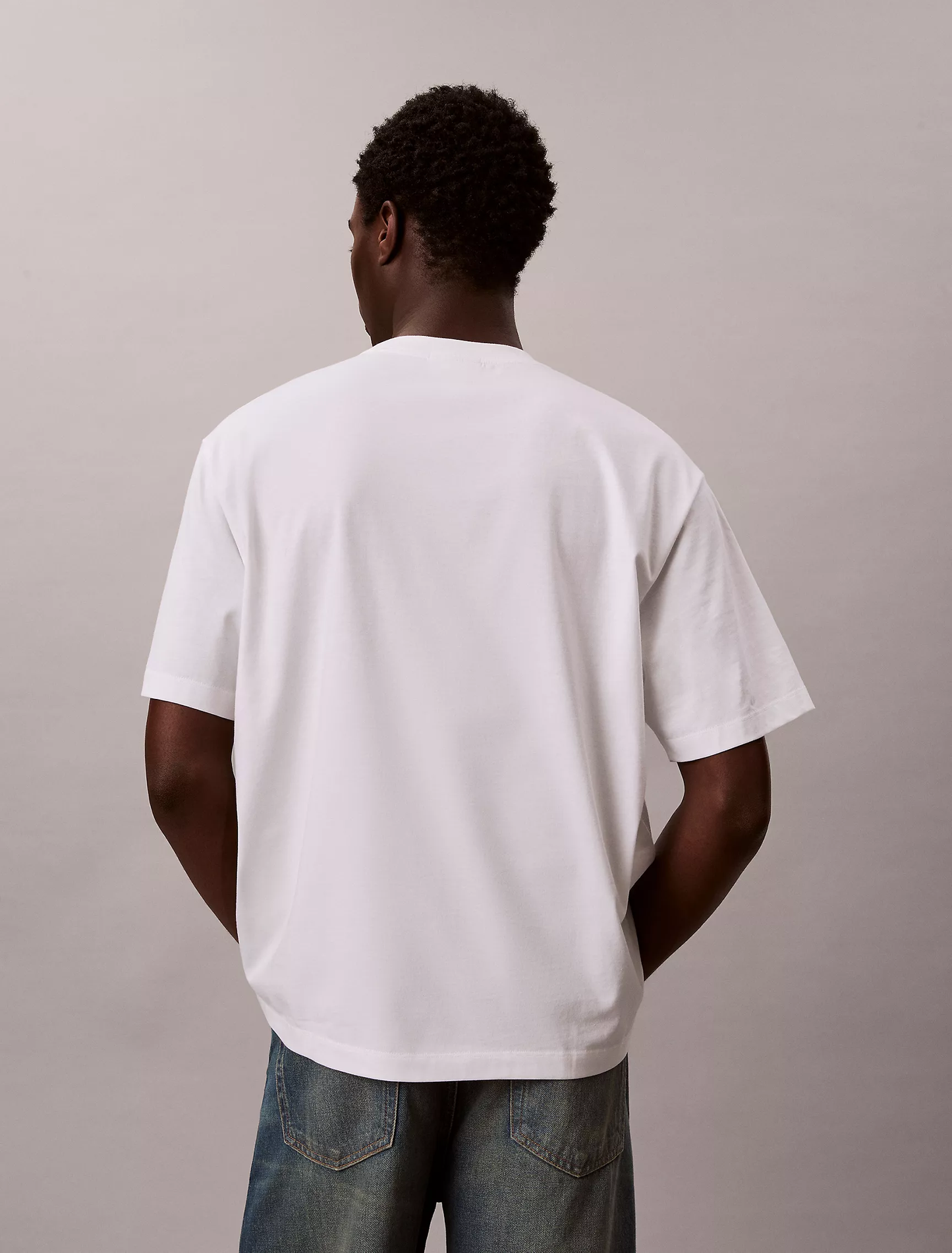 Camiseta Calvin Klein relajada con monograma